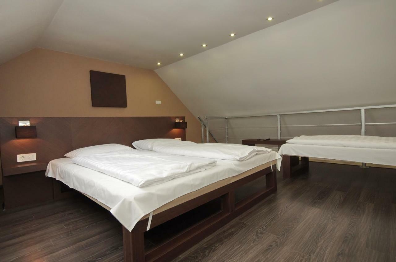 Royal Residence Apartments Gyula Exterior photo